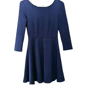 🍁 3/$15 Mi Ami Bow Back Skater Dress Small